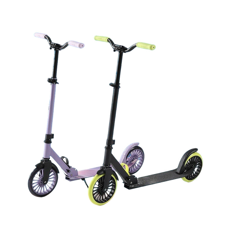 How does the anti-slip texture design of the children's kick scooter pedal improve safety?